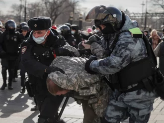Suman al menos 3 mil 500 detenidos en Rusia por manifestaciones contra la guerra en Ucrania