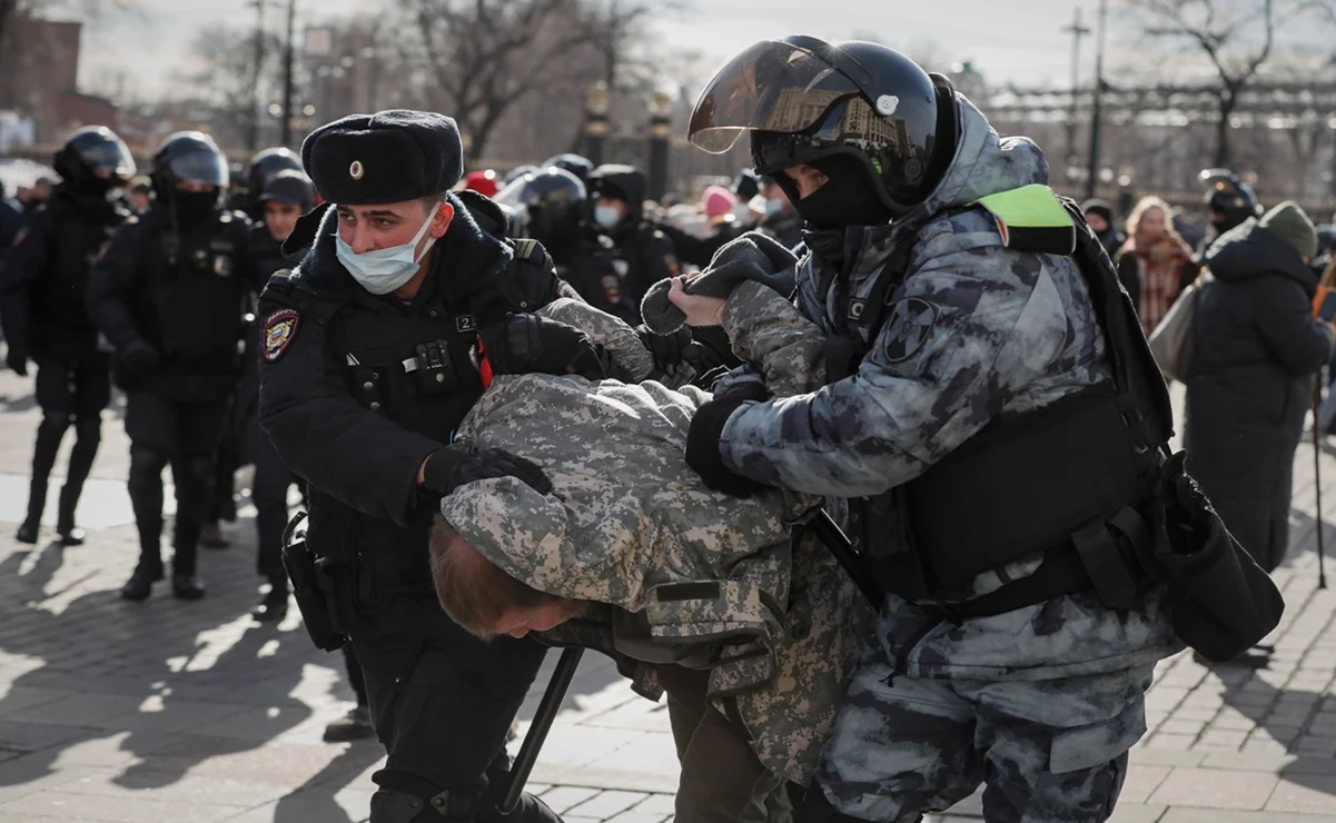 Suman al menos 3 mil 500 detenidos en Rusia por manifestaciones contra la guerra en Ucrania