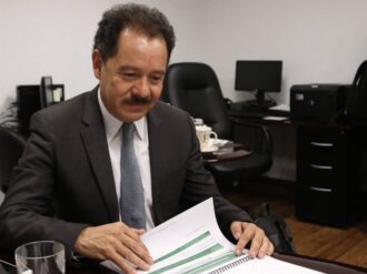 Morena analiza propuestas de la oposición para modificar reforma eléctrica: Mier