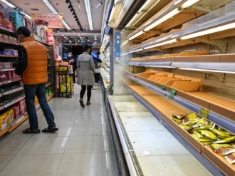 Pese a confinamientos, continúan aumentos de casos Covid-19 en Shanghái