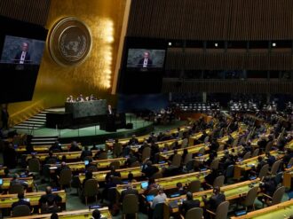 Aprueba ONU resolución que exige a Rusia parar la guerra en Ucrania