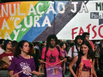«Me obligaban a orar y a sacarme al demonio que tenía dentro»: colombiana sometida a terapia de conversión gay