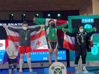 Joven pesista va por todo en el Campeonato Mundial de Halterofilia en Grecia