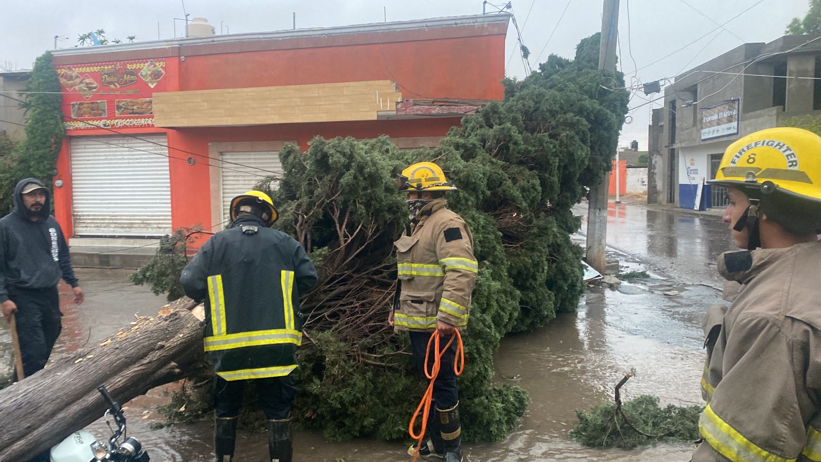 Fuertes lluvias azotan a Río Grande