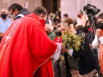 Acuden miles de zacatecanos al Domingo de Ramos