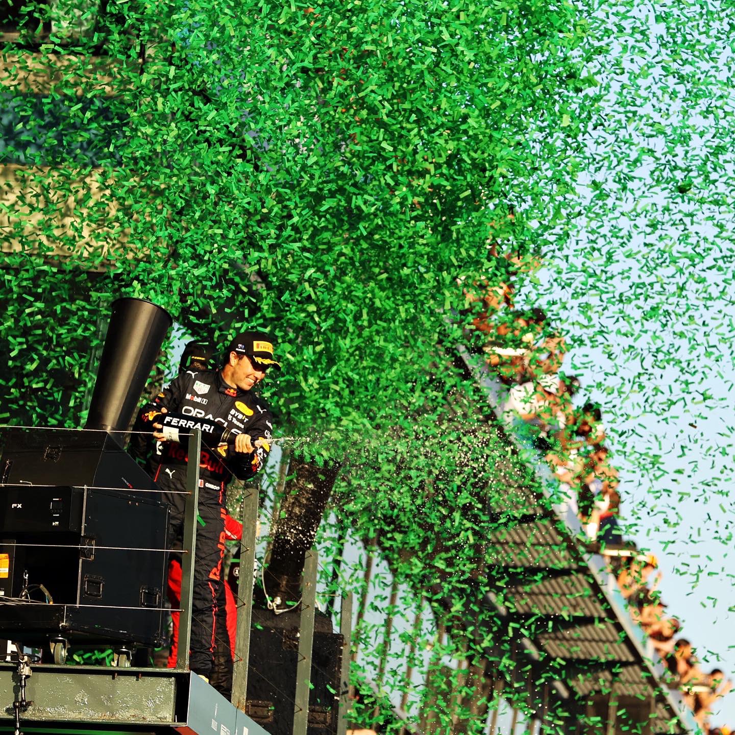 Checo Pérez sube al podio en el GP de Australia; terminó segundo
