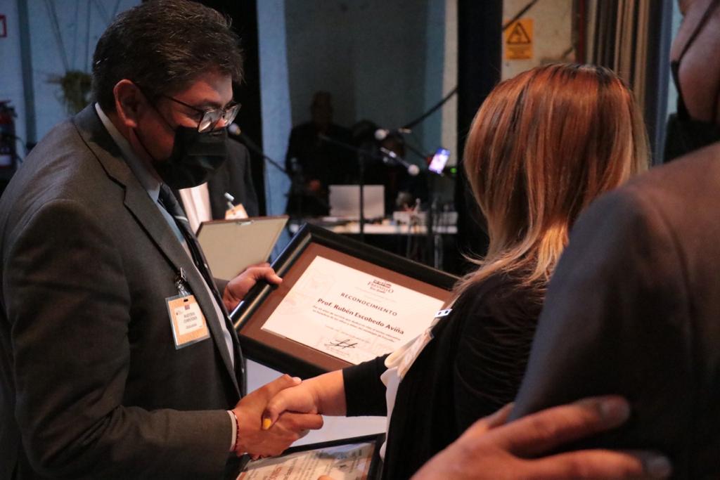 Reconocen a jubilados del sector educativo de la zonna 11 en Fresnillo