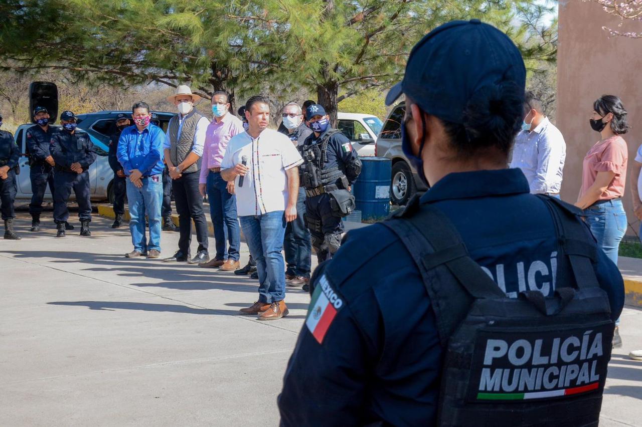Urge mejorar condiciones laborales para los policías: Miguel Varela