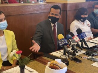 Asegura líder del SPAUAZ que no renunciará; el Grupo Plural no se intimida