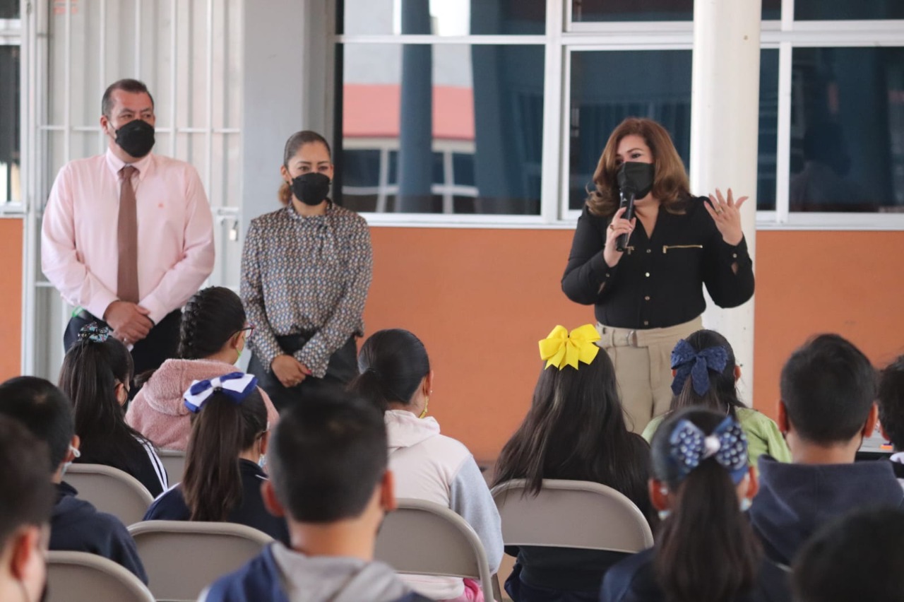 Capacita IZAI a niños y niñas en protección de datos personales