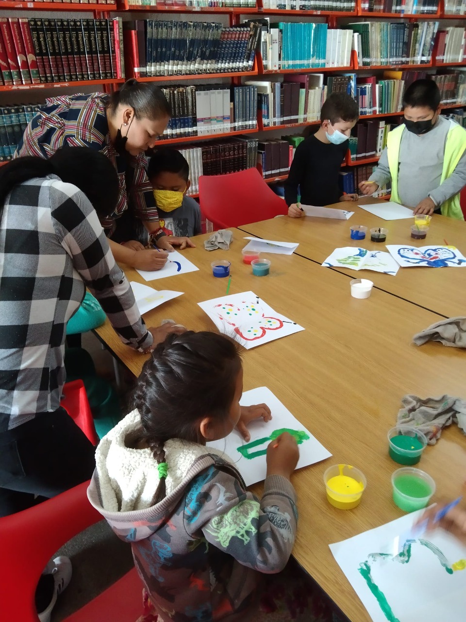 Acercan a niñas y niños a la historia a través de talleres didácticos