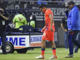 Juan Reynoso considera que la lesión de Charly Rodríguez fue «una patada con mala intención»