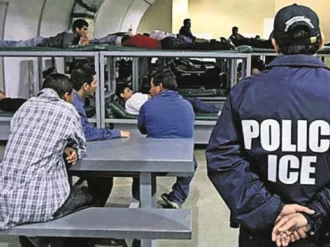 Exigen en Texas declarar «invasión» en frontera con México