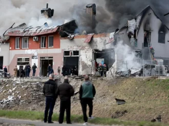 Rusia bombardea Leópolis, a 40km de Polonia, mientras Ucrania se resiste a entregar Mariupol