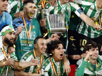 Andrés Guardado y Diego Lainez conquistan su primer título con el Betis; ganaron la Copa del Rey