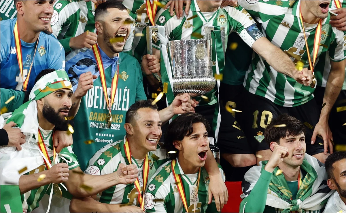 Andrés Guardado y Diego Lainez conquistan su primer título con el Betis; ganaron la Copa del Rey