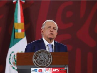 Reporta AMLO aumento de 61 mil pesos a su salario