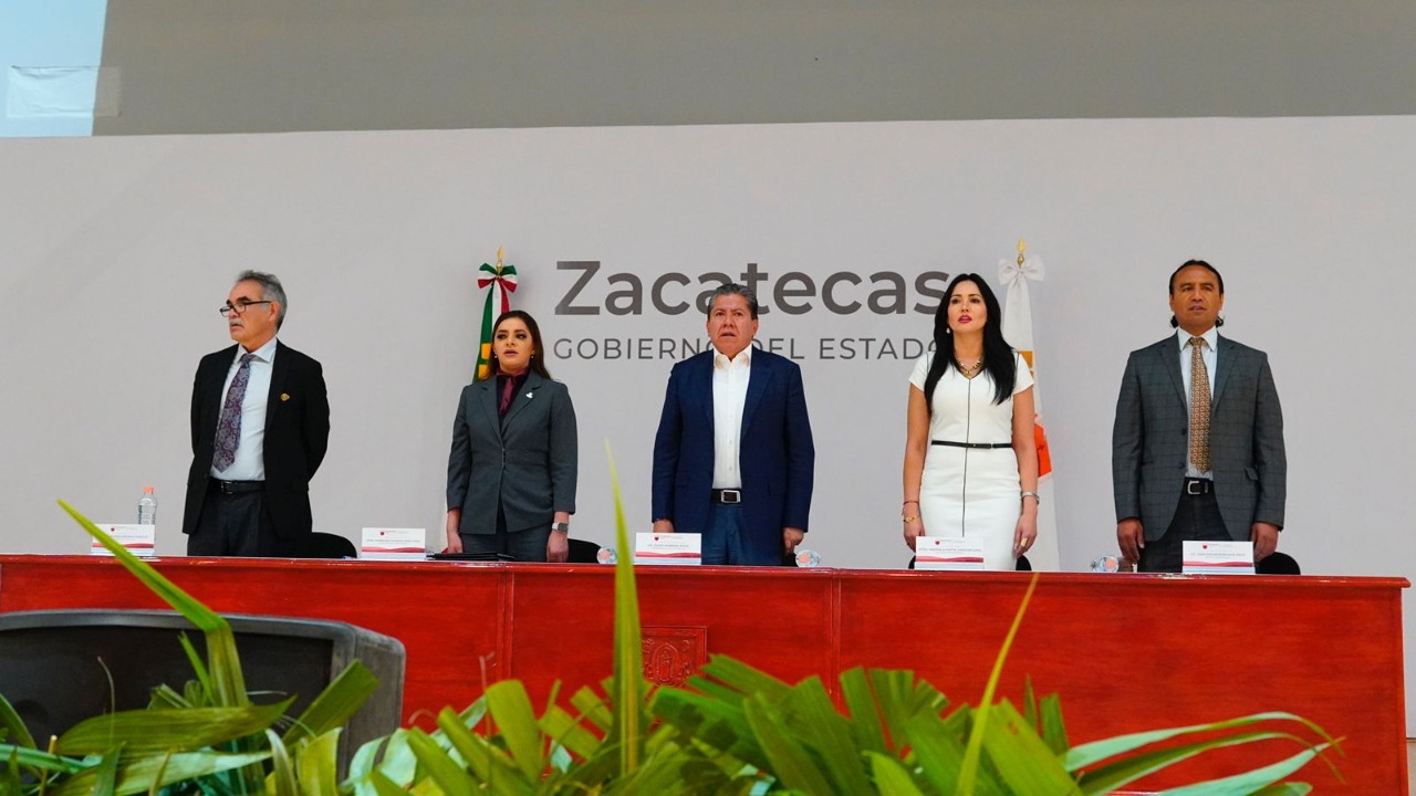 David Monreal toma protesta a los comités de ética de la administración estatal