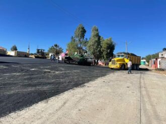 Pavimentan explanada de la feria en Muleros, Pánuco