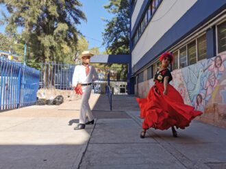 Disfrutan alumnos de arte del Festival Tomados por la Danza