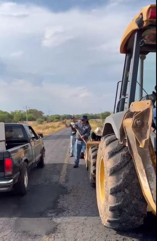 Bachean Miguel Varela y Chava Arellano la carretera Tlaltenango-Momax