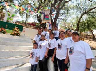 Ofrecen los Carrillo Mayorga reliquia en honor a la Santa Cruz