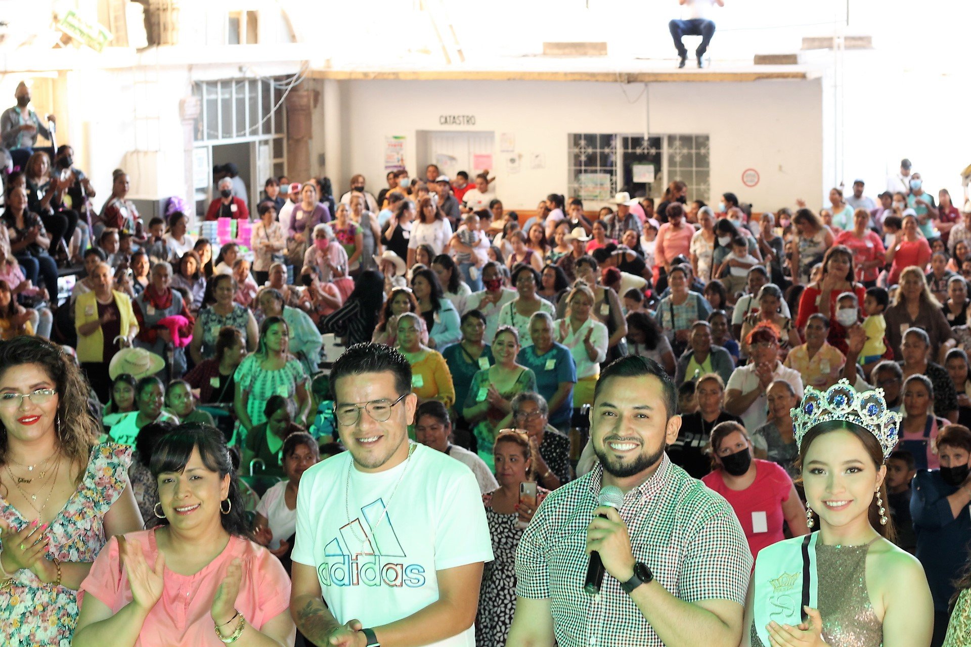 Festeja Hassan Garduño a las mamás de Juan Aldama