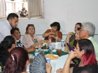 Reconocen entrega de los profesores en Juan Aldama