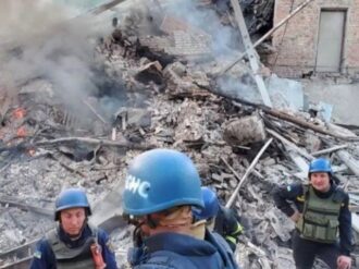 Ataque a escuela ucraniana deja 60 muertos