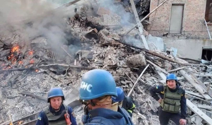 Ataque a escuela ucraniana deja 60 muertos