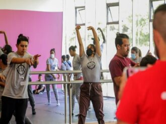 Mexicanos rechazan política migratoria de Trump con ópera y danza