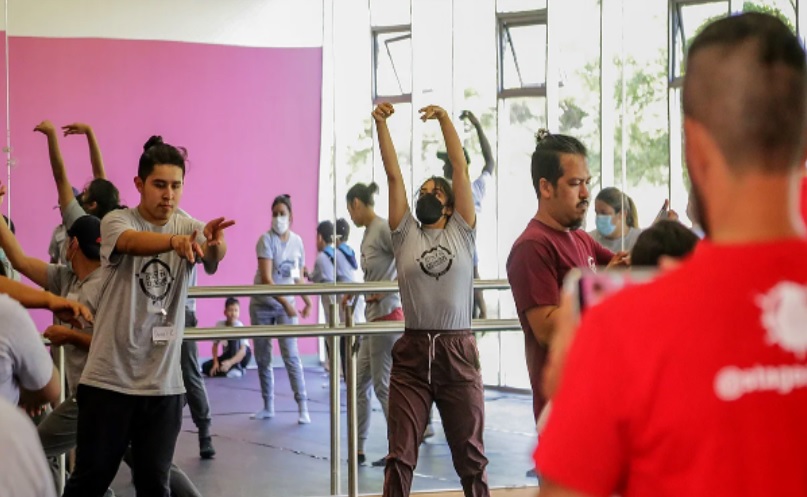 Mexicanos rechazan política migratoria de Trump con ópera y danza