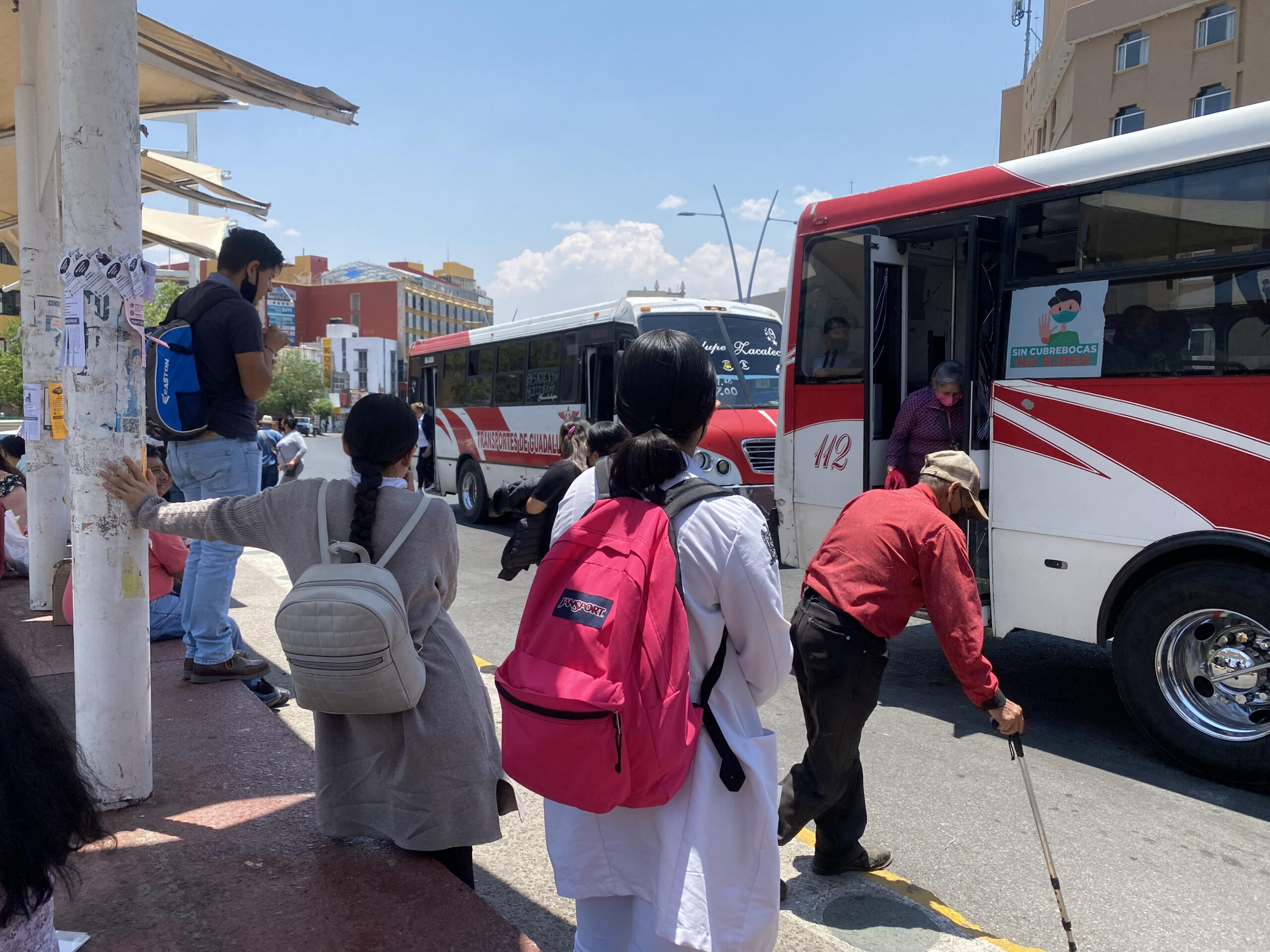 Rechazan usuarios aumento a pasaje; se quejan del mal servicio 