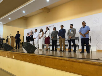 Reconocen el noble, pero extenuante labor de enfermeras y enfermeros