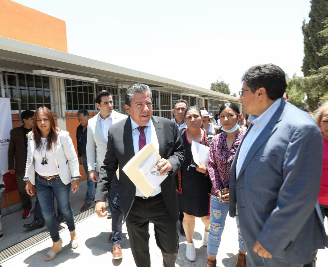 Anuncia el gobernador inversión de 1 mil millones de pesos adicionales para educación   