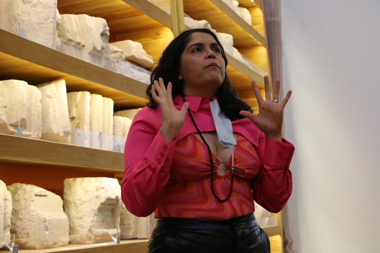 Citlali Córdova imparte charla sobre el coleccionismo como una forma de creación artística