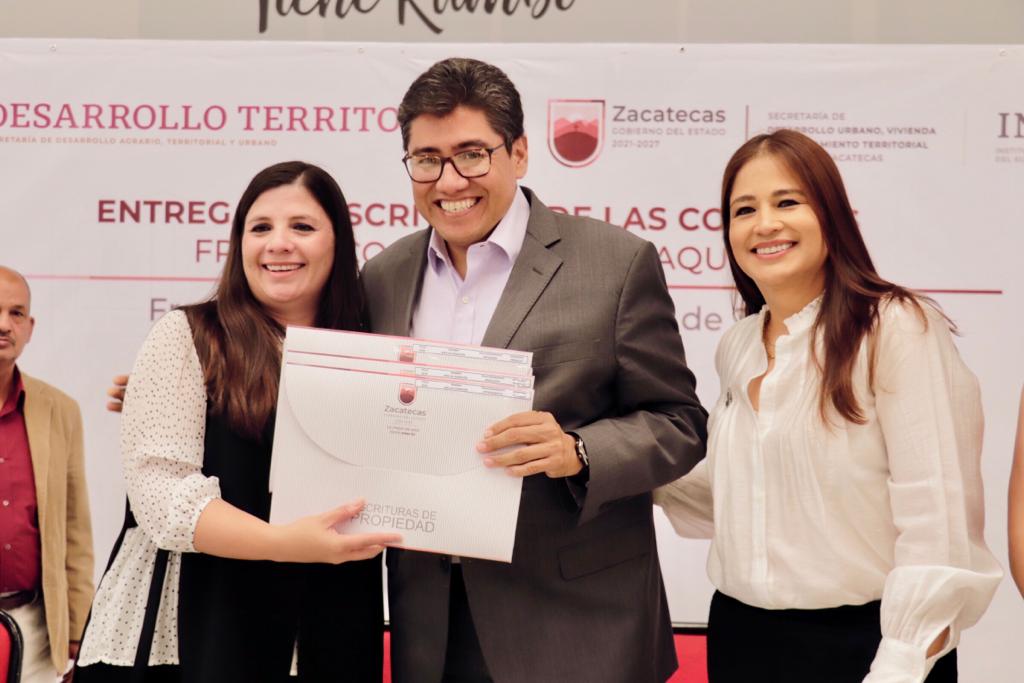 Se hace entrega de 400 escrituras en Fresnillo