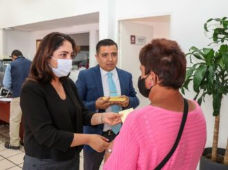 Gobierno de Zacatecas hace entrega de donativos para gastos médicos y funerarios