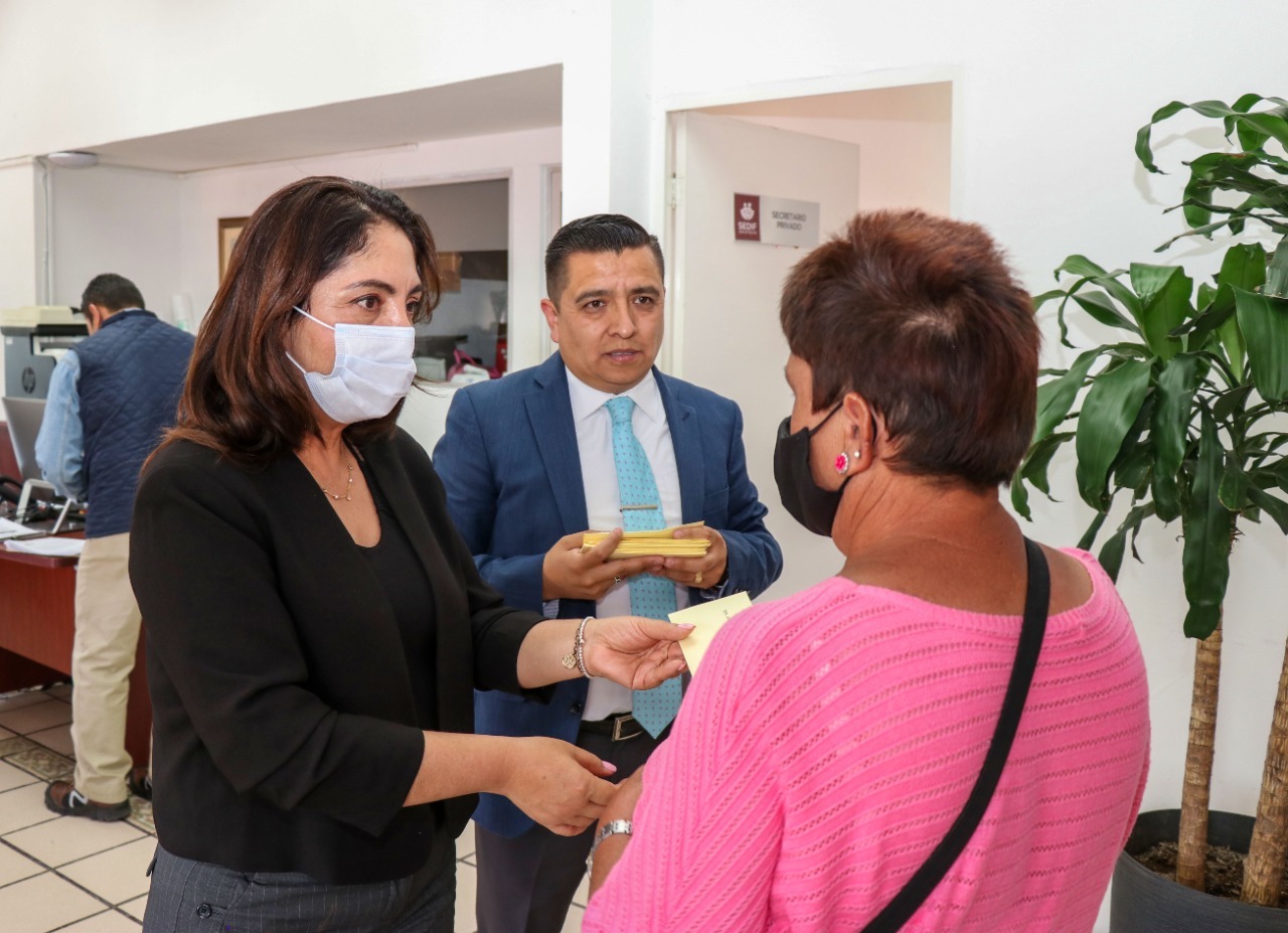 Gobierno de Zacatecas hace entrega de donativos para gastos médicos y funerarios