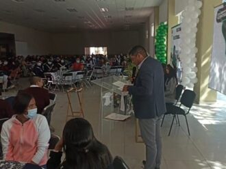 Llama Pier Michel Ríos a estudiantes a no desistir de sus sueños