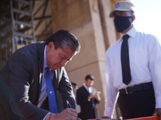 Gobernador David Monreal atiende Honores a la Bandera en el Bachillerato General Militarizado
