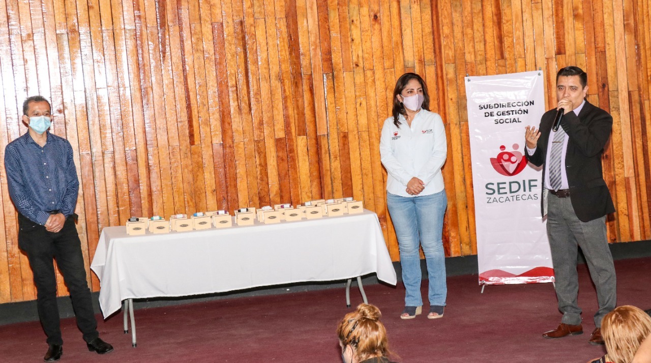 Entrega Gobierno de Zacatecas 55 pulseras electrónicas para niñas y niños autistas