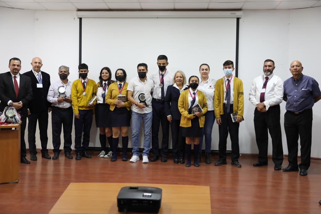 270 estudiantes de Preparatorias Estatales miden sus conocimientos académicos