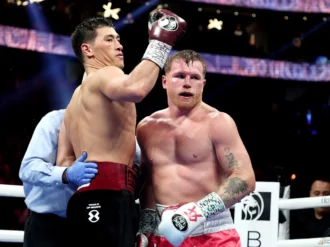 Aconsejan al Canelo Álvarez de no tener una revancha contra Dmitry Bivol
