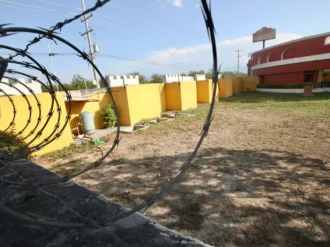 Aseguran 5 vehículos que aparecen en videos en caso Debanhi Escobar; investigan a «hombre»