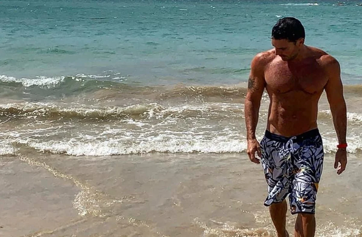 Julián Gil habla del cáncer de piel que padeció por exponerse al sol