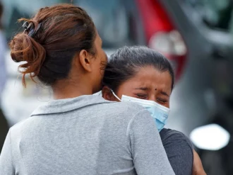 Confirman muerte de 21 de 22 personas que iban en avión que se desplomó en Nepal