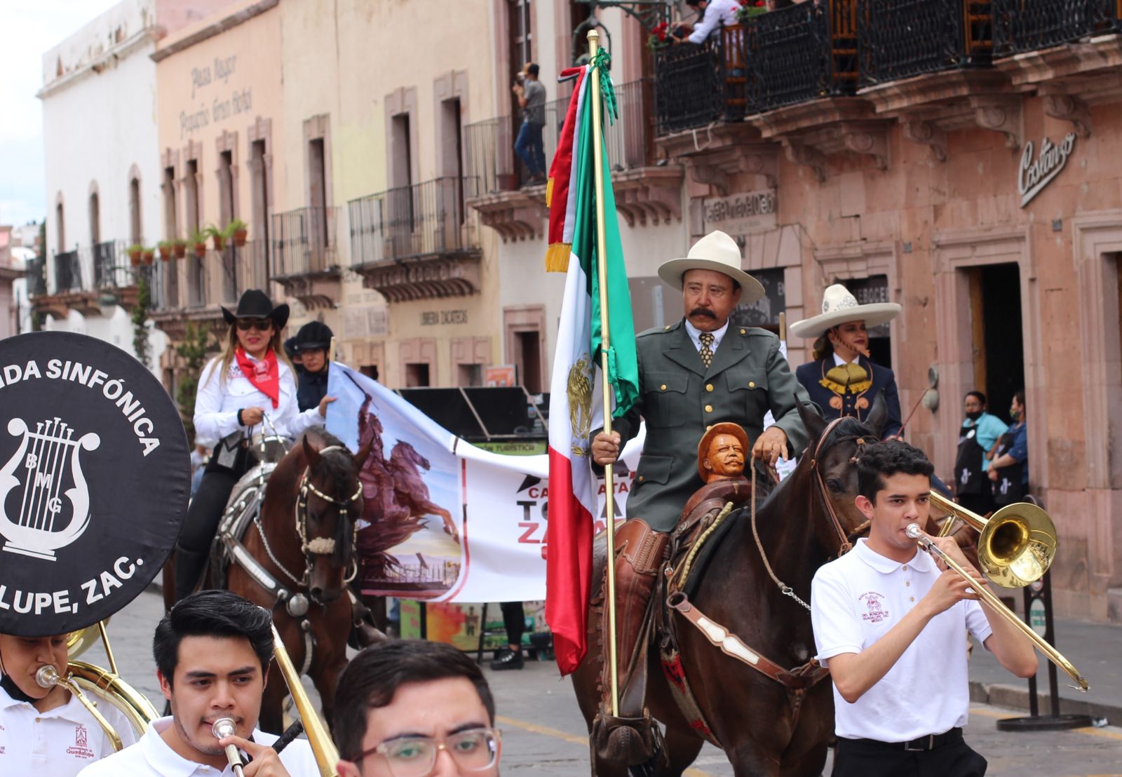 Cabalgan desde Morelos hasta La Bufa