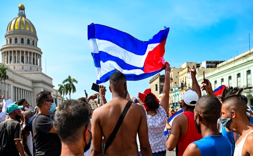 Condena Cuba a penas de cárcel a 297 manifestantes del 11 de julio de 2021