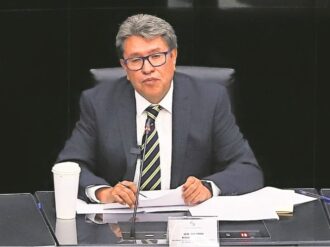 Amaga Monreal con salirse de Morena